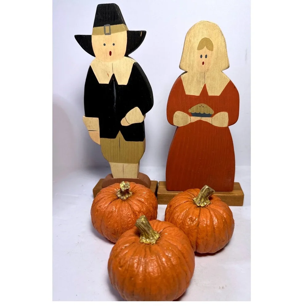 Vintage Primitive Wooden Pilgrim Figurines Thanksgiving Holiday Decor Pumpkins